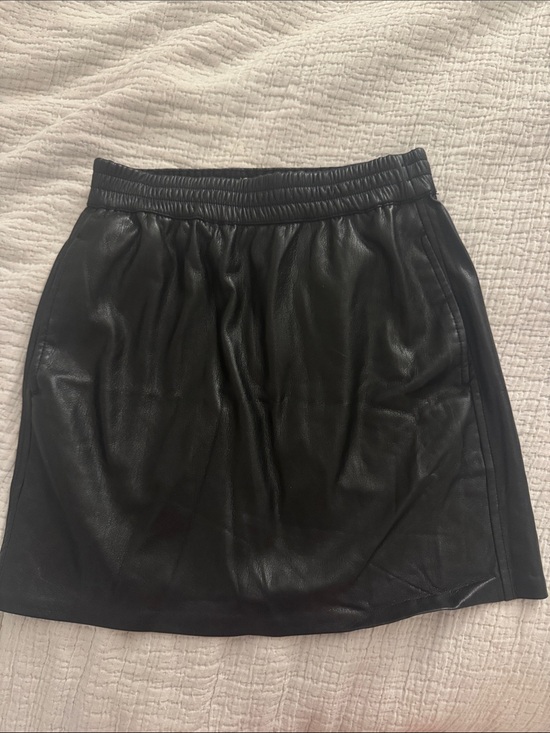 Aritzia Dresses & Skirts - Aritzia Black Faux Leather Elastic-Waist Mini Skirt